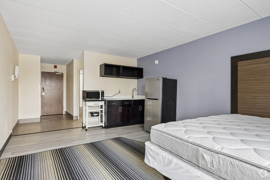 More Photos Of 1722 N Walnut St, Bloomington Apartments For Sale