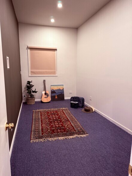 More Photos Of 1715 Mariposa Ave, Los Angeles Freestanding For Lease