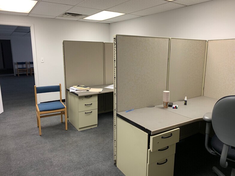More Photos Of 95 Elmcroft Rd, Stamford Warehouse For Lease