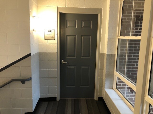 More Photos Of 21155 Whitfield Pl, Sterling Office For Sale