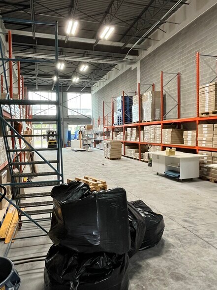 More Photos Of 10950-10952 Woodbine Av, Markham Showroom For Sale