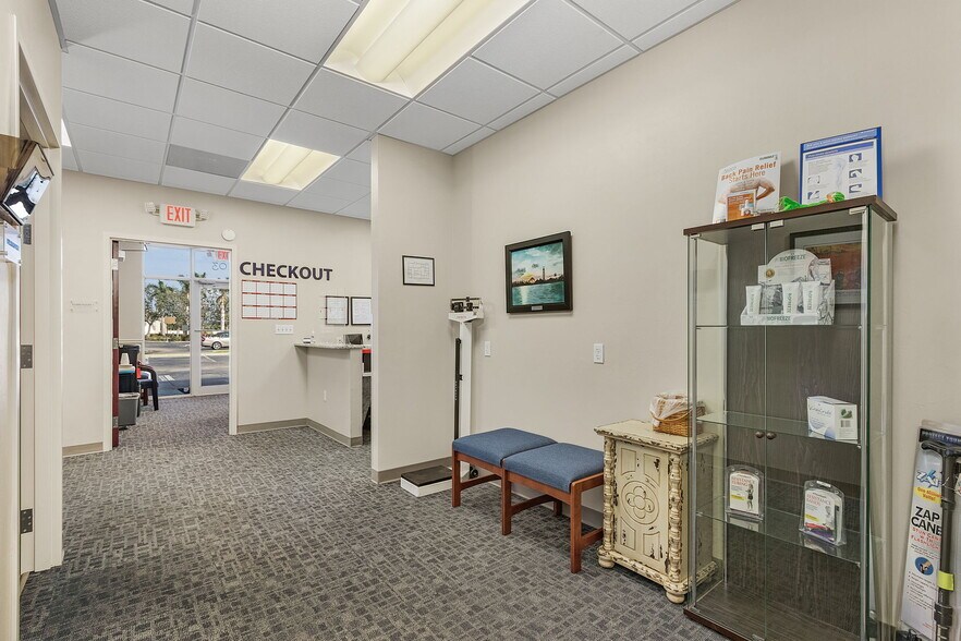 More Photos Of 9705 Commerce Center Ct, Fort Myers Medical For Sale