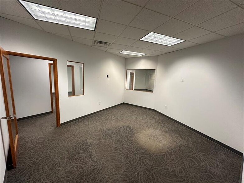 More Photos Of 9625 Perry Hwy, Pittsburgh Office For Lease