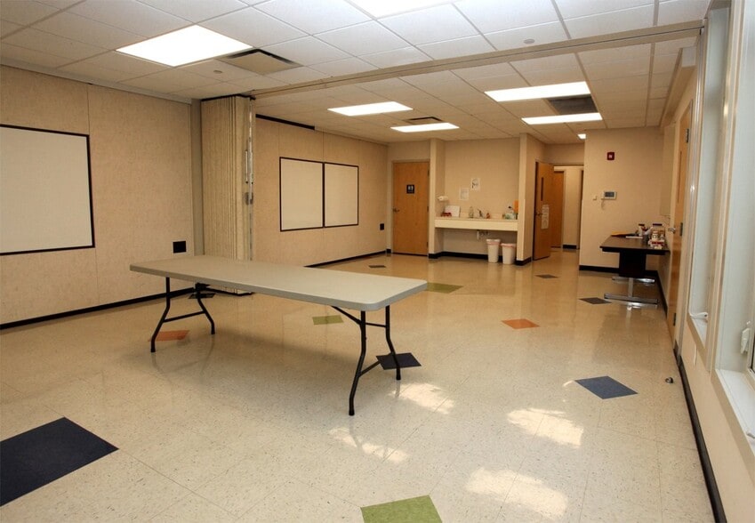 More Photos Of 115 Huntingtown Rd, Newtown Schools For Sale