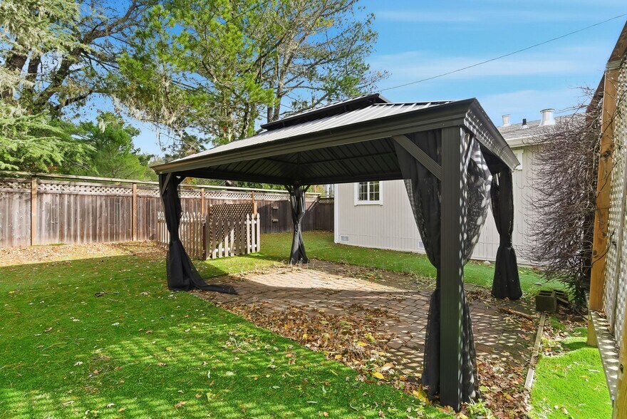 More Photos Of 567 San Geronimo Valley Dr, San Geronimo Apartments For Sale