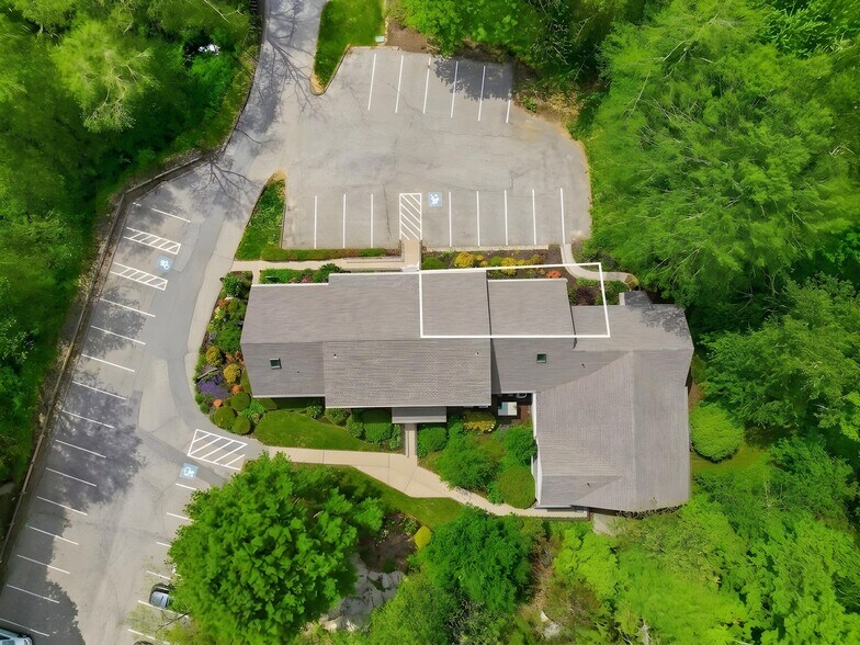 More Photos Of 35 Saybrook Rd, Essex Medical For Sale