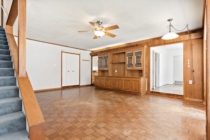 More Photos Of 215 Jasanda Way, Mesquite Specialty For Sale