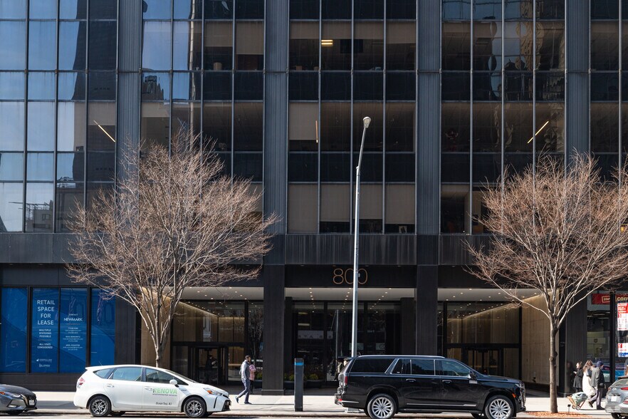 More Photos Of 800 Third Ave, New York Office For Lease