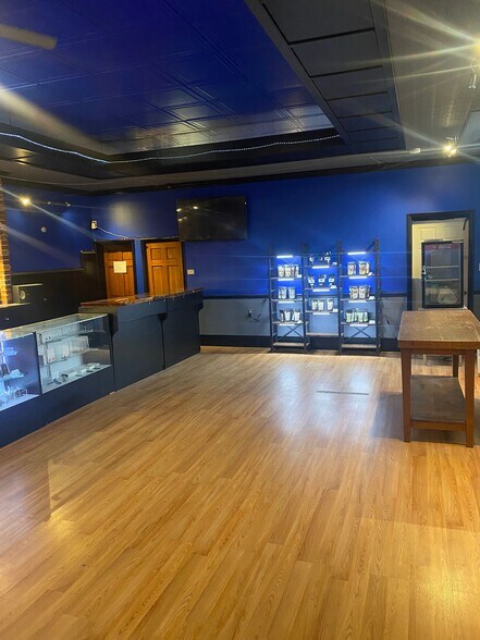 More Photos Of 50 N 4th St, Columbia Storefront Retail Residential For Lease