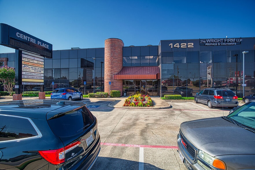 More Photos Of 1422 W Main St, Lewisville Office For Lease