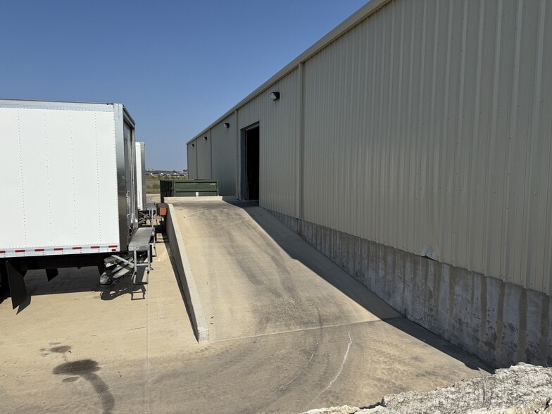 More Photos Of 6750 S Old Bastrop Hwy, San Marcos Unknown For Lease