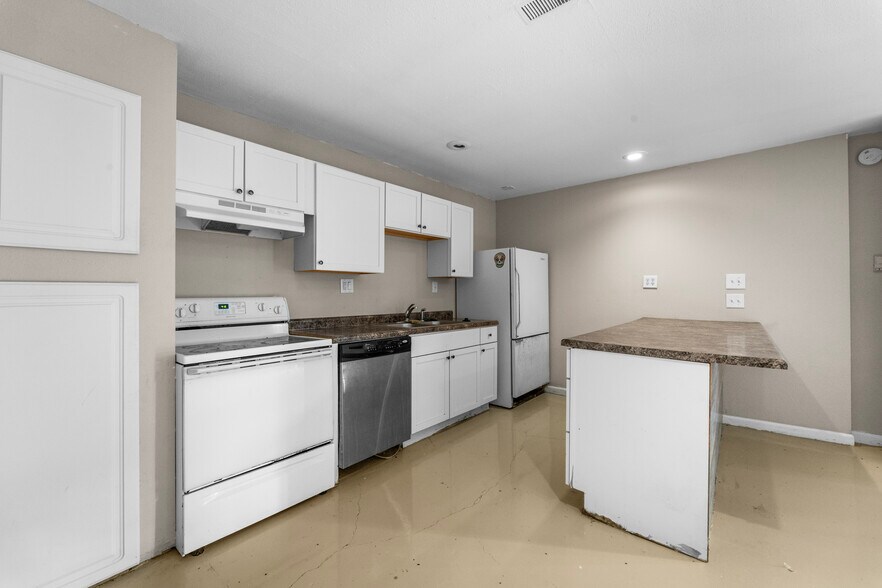 More Photos Of 473 Highway W, Eldon Storefront Retail Residential For Sale