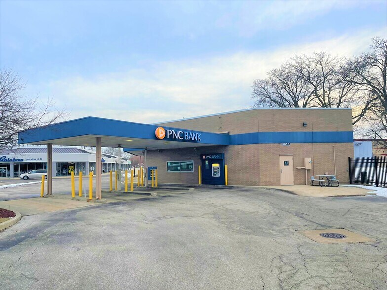 More Photos Of 5826 Lewis Ave, Toledo Bank For Sale