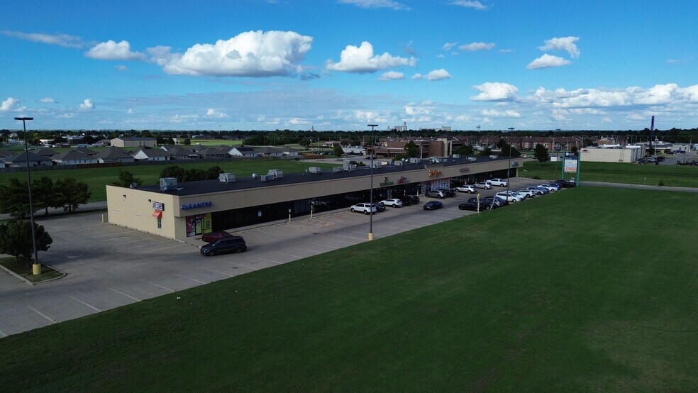 More Photos Of 1701-1715 Investors Ave, El Reno Unknown For Sale