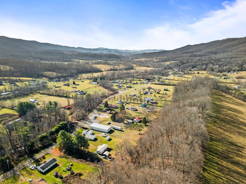 More Photos Of 2719 Highway 91, Elizabethton Showroom For Sale