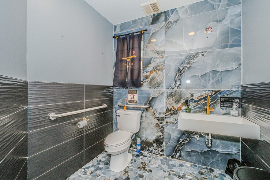 More Photos Of 3936 Amboy Rd, Staten Island Medical For Sale