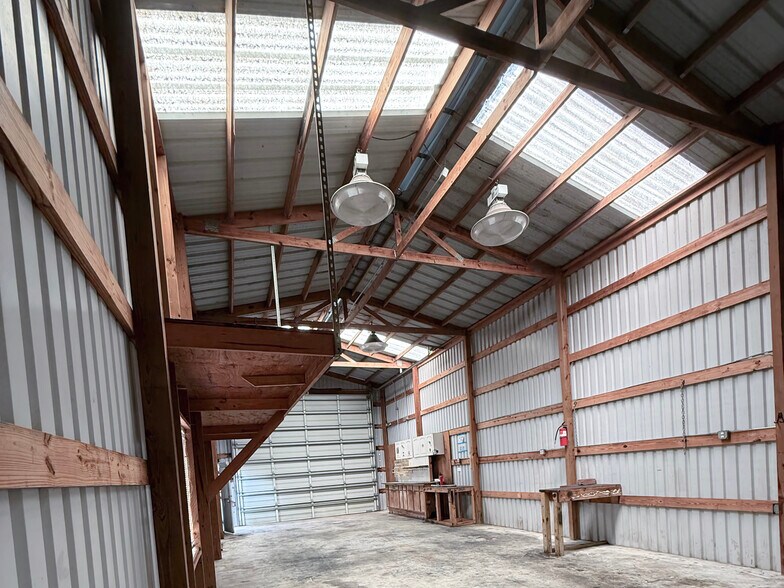More Photos Of 1115 Chateau Woods Parkway Dr, Conroe Light Manufacturing For Lease