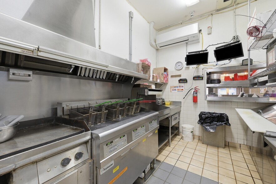 More Photos Of 47720 Or-58 Hwy, Oakridge Fast Food For Sale