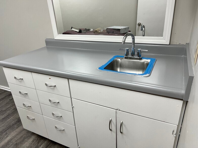 More Photos Of 1900 Kirby Pky, Germantown Medical For Sale