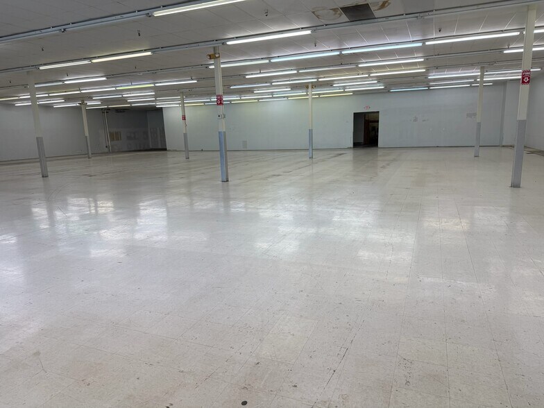 More Photos Of 807-819 E Hwy 60, Monett General Retail For Sale