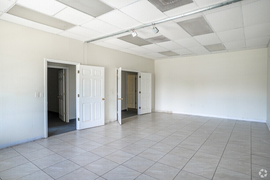 More Photos Of 11350 66th St N, Largo Office Residential For Lease