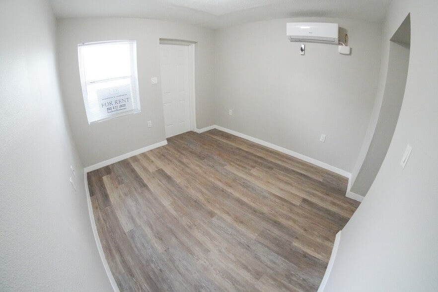 More Photos Of 1110 Bates Ave, Eustis Apartments For Sale