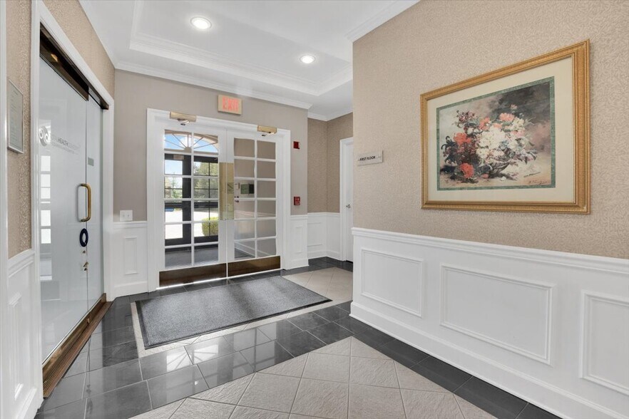 More Photos Of 410 Pine St SE, Vienna Office For Sale