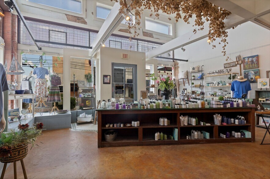 More Photos Of 219 N Main St, Winnsboro Storefront For Sale