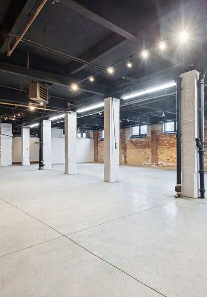 More Photos Of 183 Bathurst St, Toronto Office For Lease
