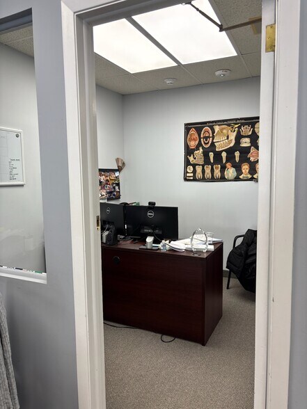 More Photos Of 321-331 Plandome Rd, Manhasset Storefront Retail Office For Lease