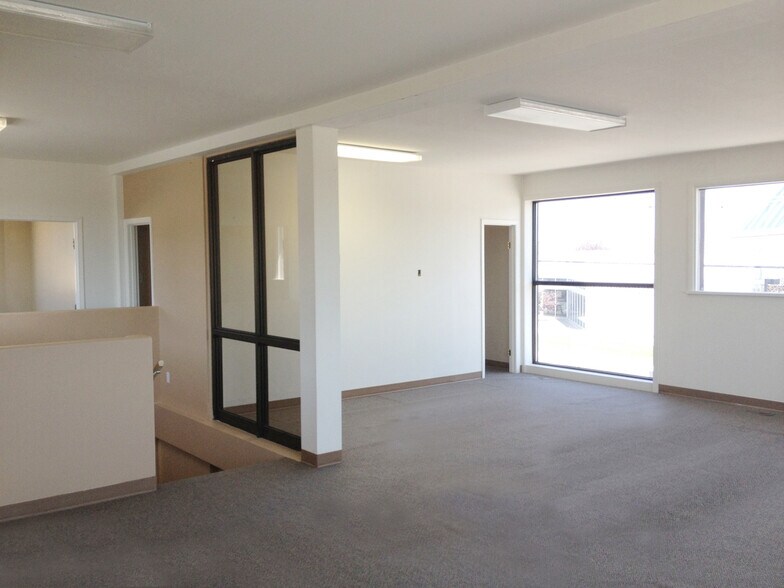 More Photos Of 620 King Edward St, Winnipeg Storefront For Lease