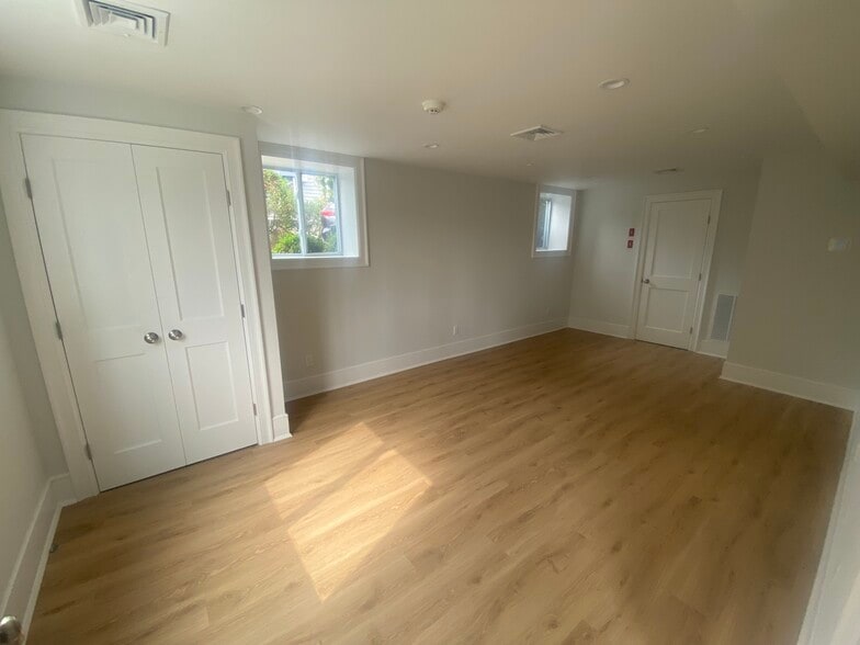 More Photos Of 78 E Putnam Ave, Cos Cob General Retail For Lease