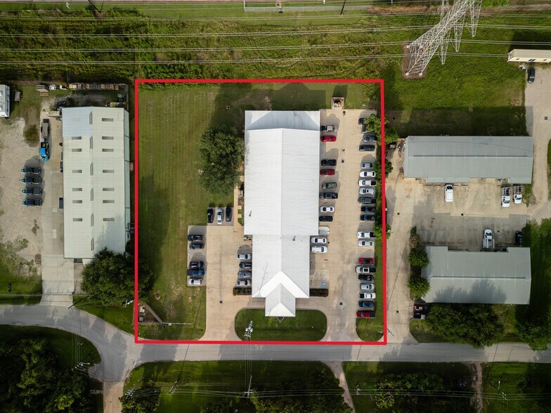 More Photos Of 321 S Persimmon St, Tomball Manufacturing For Lease