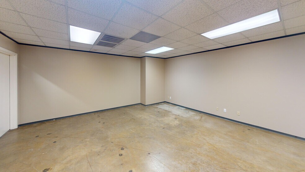 More Photos Of 9776 Whithorn Dr, Houston Showroom For Lease