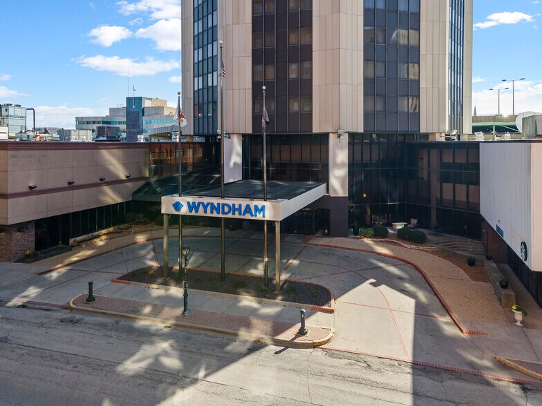 More Photos Of 700 E Adams St, Springfield Hotel For Sale