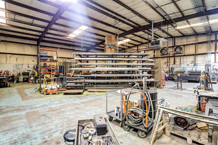 More Photos Of 3325 Millbranch Rd, Memphis Warehouse For Sale