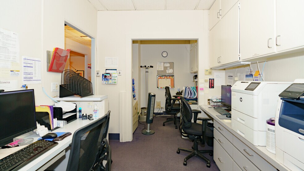 More Photos Of 111 N Wabash Ave, Chicago Office For Lease