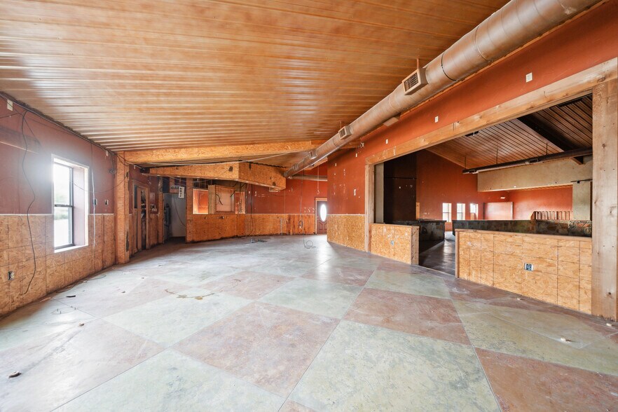 More Photos Of 410 S Interstate 35, Pearsall Storefront Retail Office For Lease