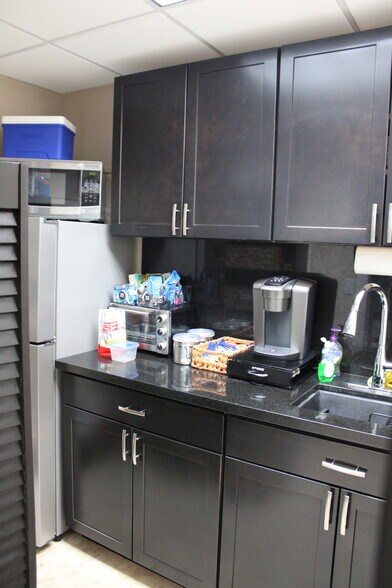 More Photos Of 2731 Vista Pky, West Palm Beach Showroom For Sale