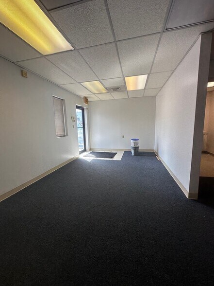 More Photos Of 92 Weston St, Hartford Light Distribution For Lease