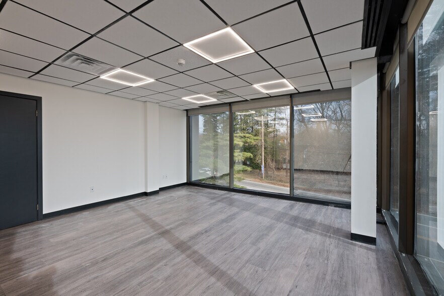 More Photos Of 501 Chestnut Ridge Rd, Spring Valley Office For Lease