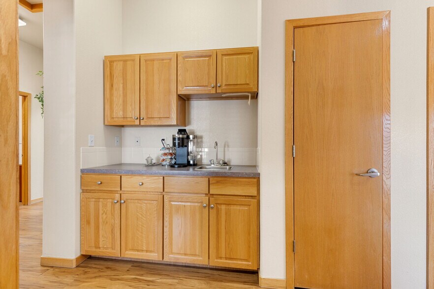 More Photos Of 1714 Duchess Dr, Longmont Office For Lease