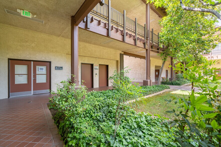 More Photos Of 44725 10th St W, Lancaster Medical For Lease