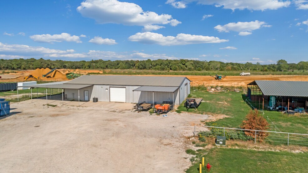 More Photos Of 9053 Ike Byrom Rd, Aubrey Warehouse For Lease