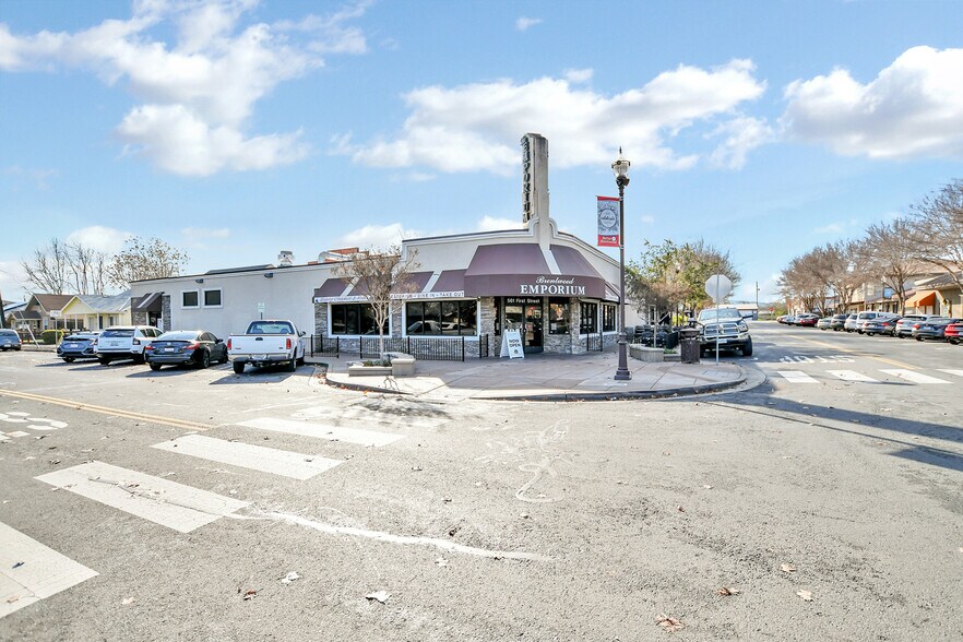 More Photos Of 561 1st St, Brentwood Storefront Retail Office For Sale