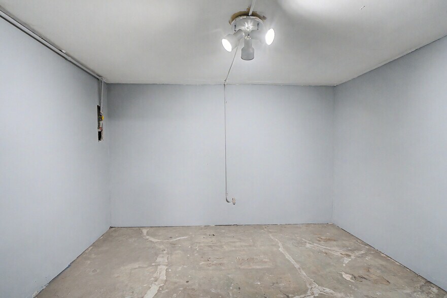 More Photos Of 330 Main Ave E, Soap Lake Freestanding For Lease