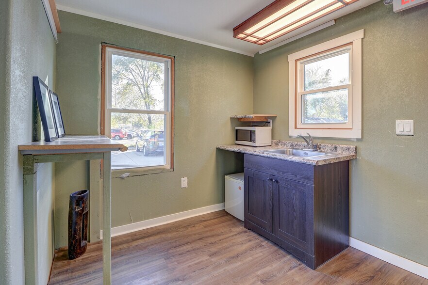 More Photos Of 603 W Rock Falls Rd, Rock Falls General Retail For Sale