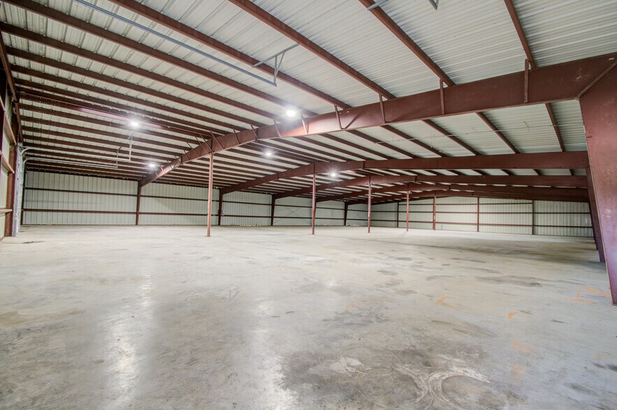 More Photos Of 7002 Bissell Rd, Manvel Manufacturing For Sale