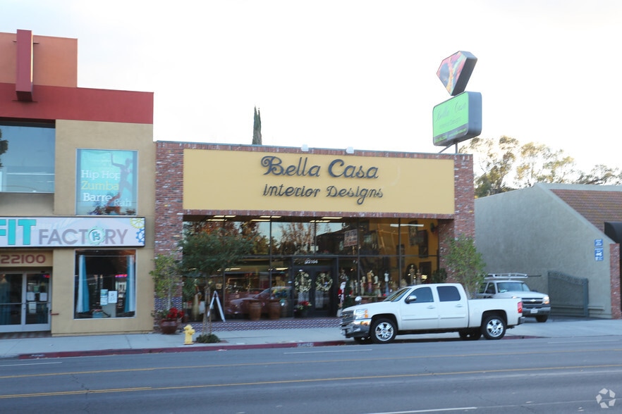More Photos Of 22104 Ventura Blvd, Woodland Hills Storefront For Lease