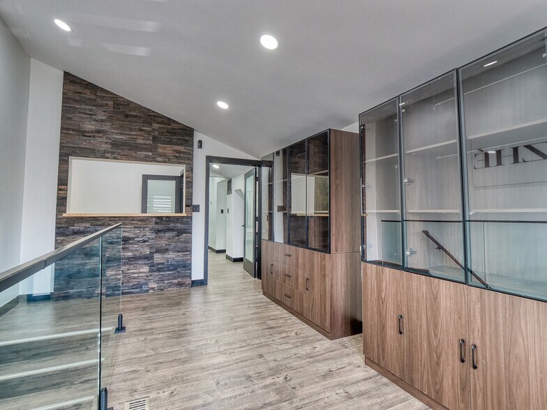 More Photos Of 10850 Pearl Rd, Strongsville Office For Sale